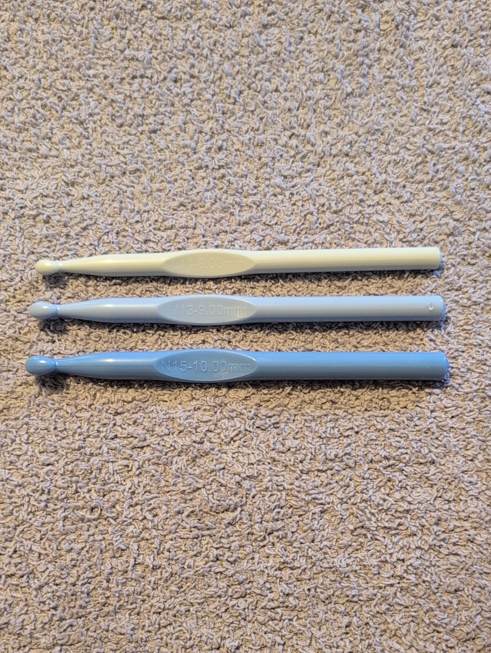 Set of 3 Plastic Crochet Hooks Size 8mm, 9mm, 10mm